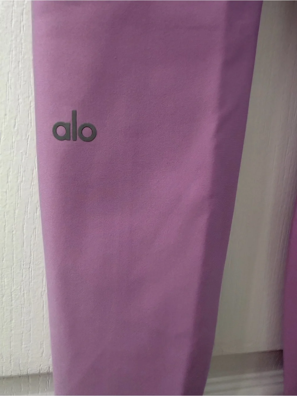 Alo Yoga 7/8 High-Waist Airlift Legging in Sugarplum Pink (Size XS)